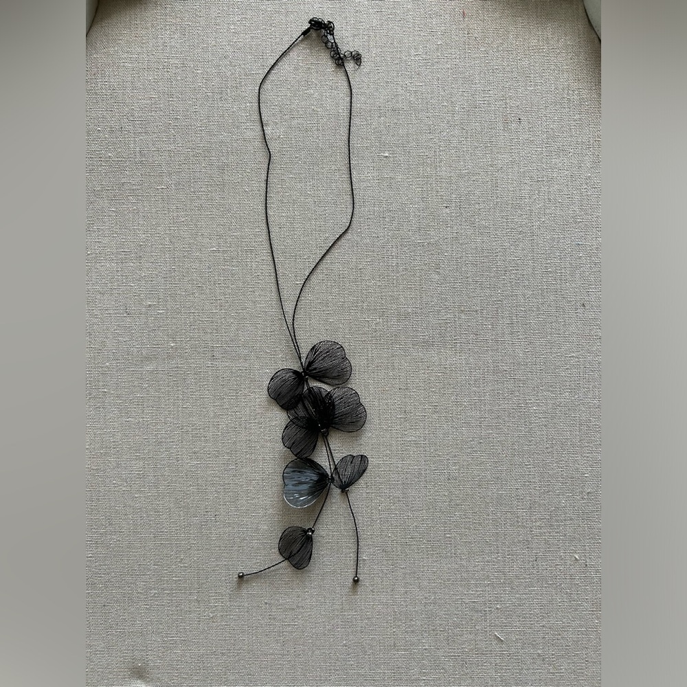 NWOT Black Leaf Y Collar Necklace - Picture 6 of 6